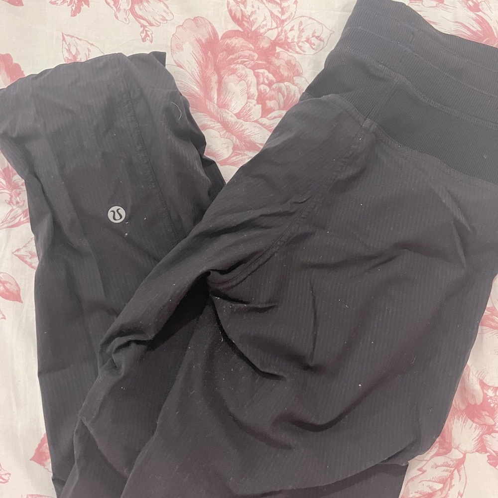 🦋LULULEMON MID RISE DANCE STUDIO JOGGERS🦋